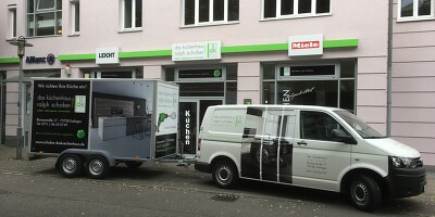 Zum Transport Ihrer Elektrogeräte und Küchenmöbel sowie für den Abtransport der vorhandenen "alten" Küche zum Entsorger. Unsere Kunden können sich diesen Anhänger auch für kleines Geld ausleihen.